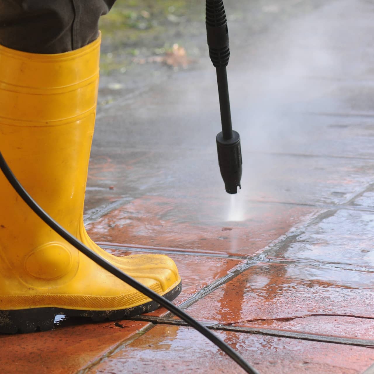 GaLaBau-Stiehler-Domeier-2025_108 Terrassenreinigung mit Hochdruckreiniger